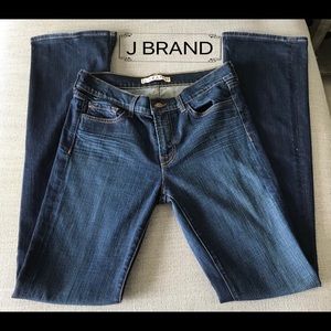 Straight leg like new J Brand Jeans. Size 28